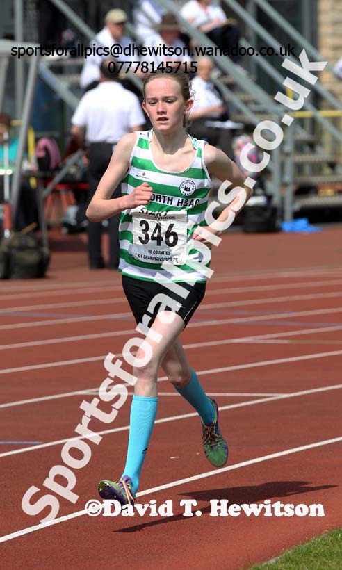 Under-15 girls 1500 metres at the North Eastern Championships, Gateshead International Stadium.  Photos: David T. Hewitson/Sports for All Pics